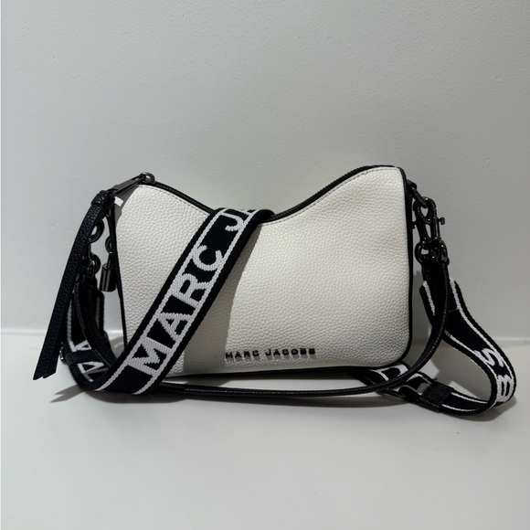 Marc Jacobs Handbags - NWT Marc Jacobs small convertible shoulder bag